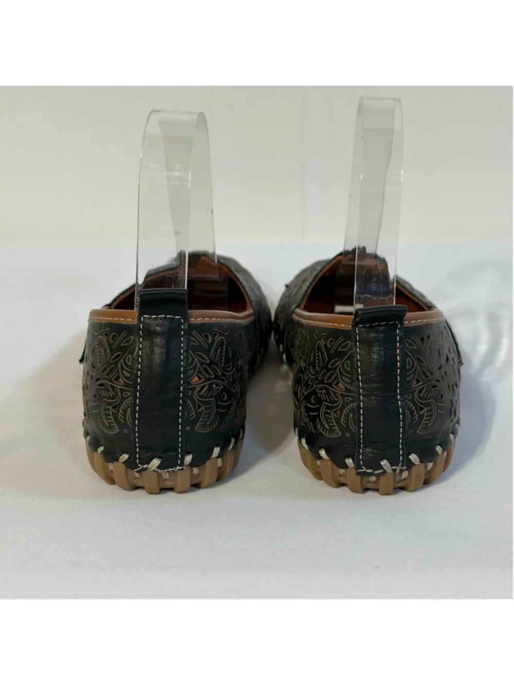 Everly Black Floral Laser Cutout Flats Women’s EU 38 Leather Removable Liner